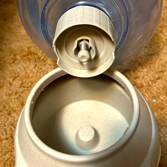 Automatic pet feeder for food or water - Picture 4 of 4